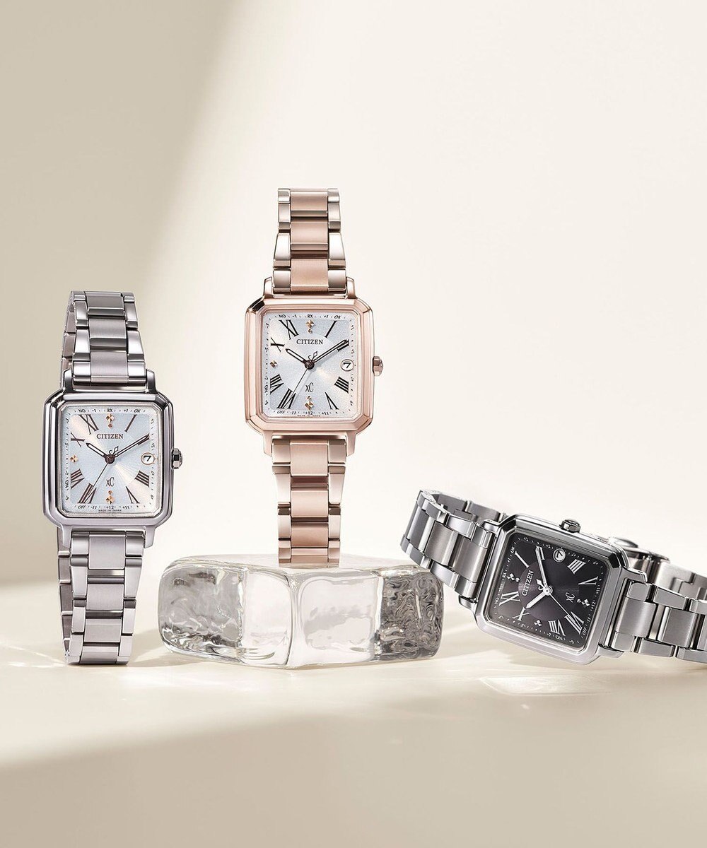 CITIZEN 【替えバンド付き電波時計】電池交換不要のスクウェア2wayモデル シルバーカラー×グレージュバンド ES9500-51A 
