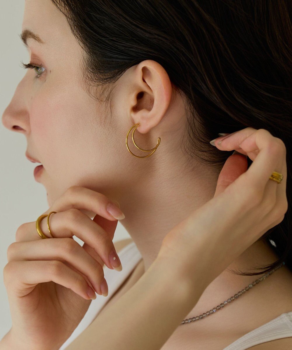 Phoebe 〈金属アレルギー対応〉クレセントレイヤーフープピアス　ゴールド　ステンレス 