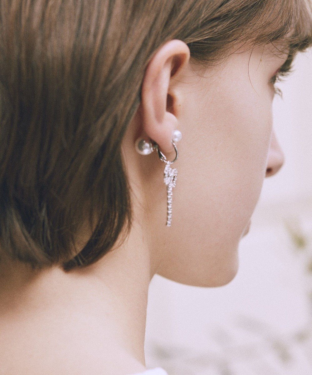 Maison de FLEUR ダイヤレーンリボンイヤリング 