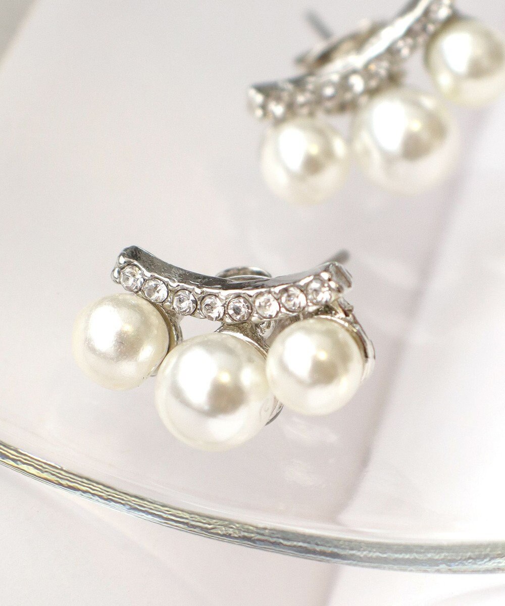 Tiaclasse 【金属アレルギー対応】3粒パールピアス 