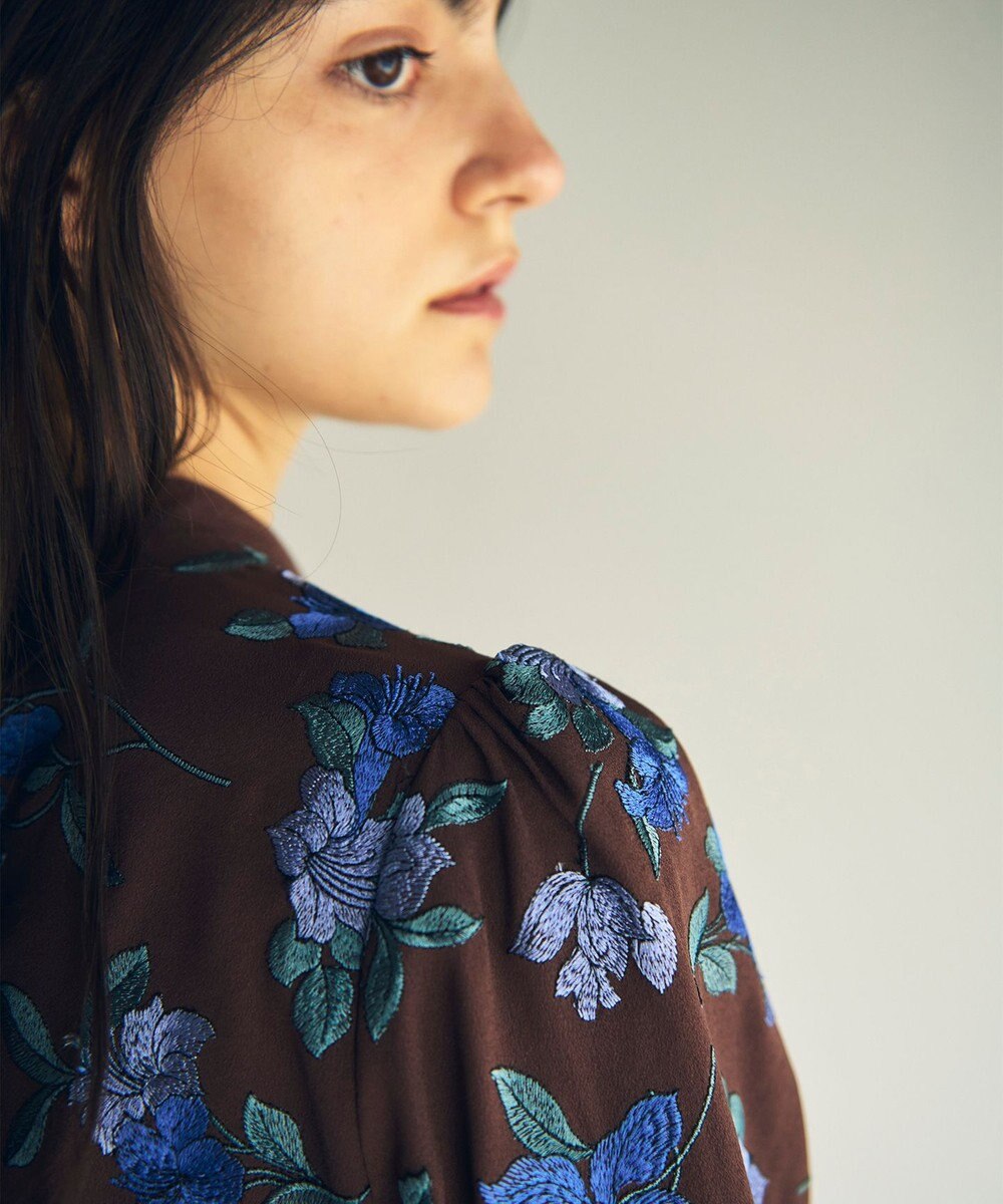 GRACE CONTINENTAL フラワー刺繍ショートトップ 