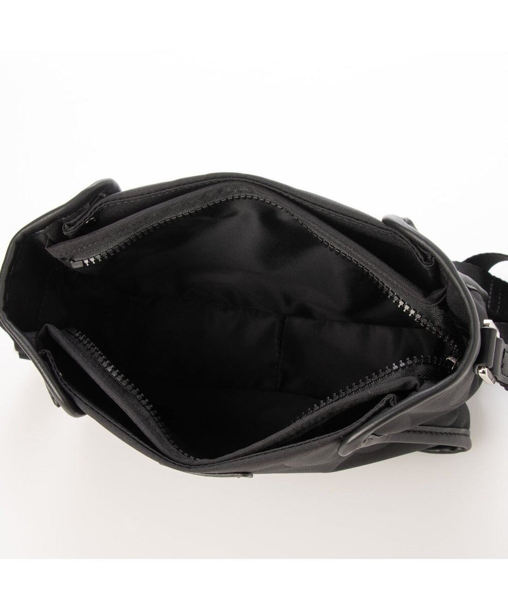 Y'SACCS ヒートエンボス ポルカドットポシェット 