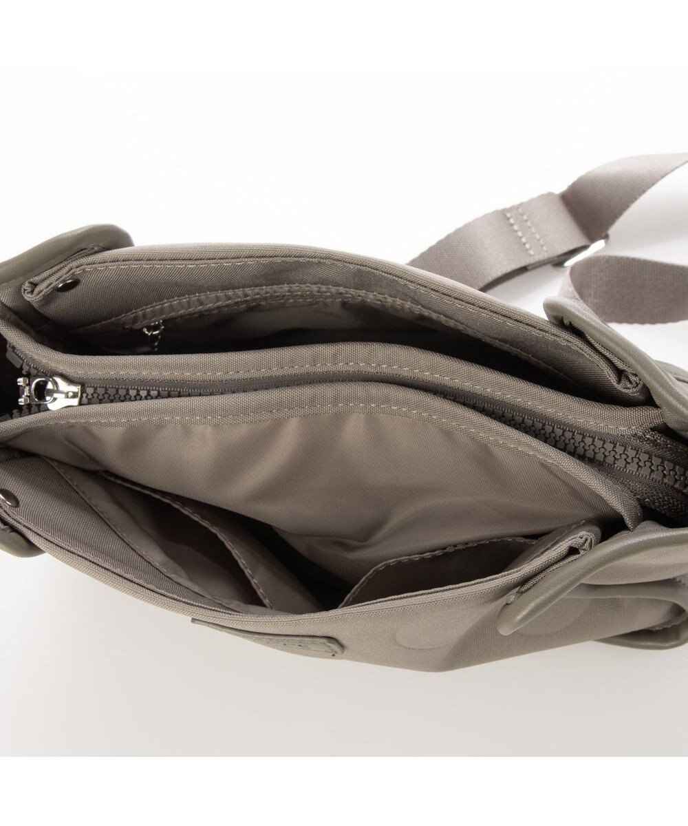 Y'SACCS ヒートエンボス ポルカドットポシェット 