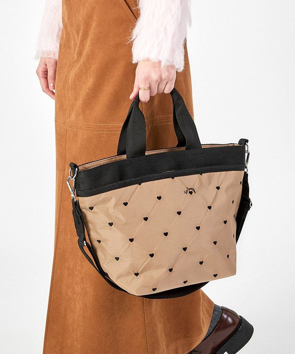 LeSportsac BUCKET TOTE/モカブラックハートエンブロイダリー 