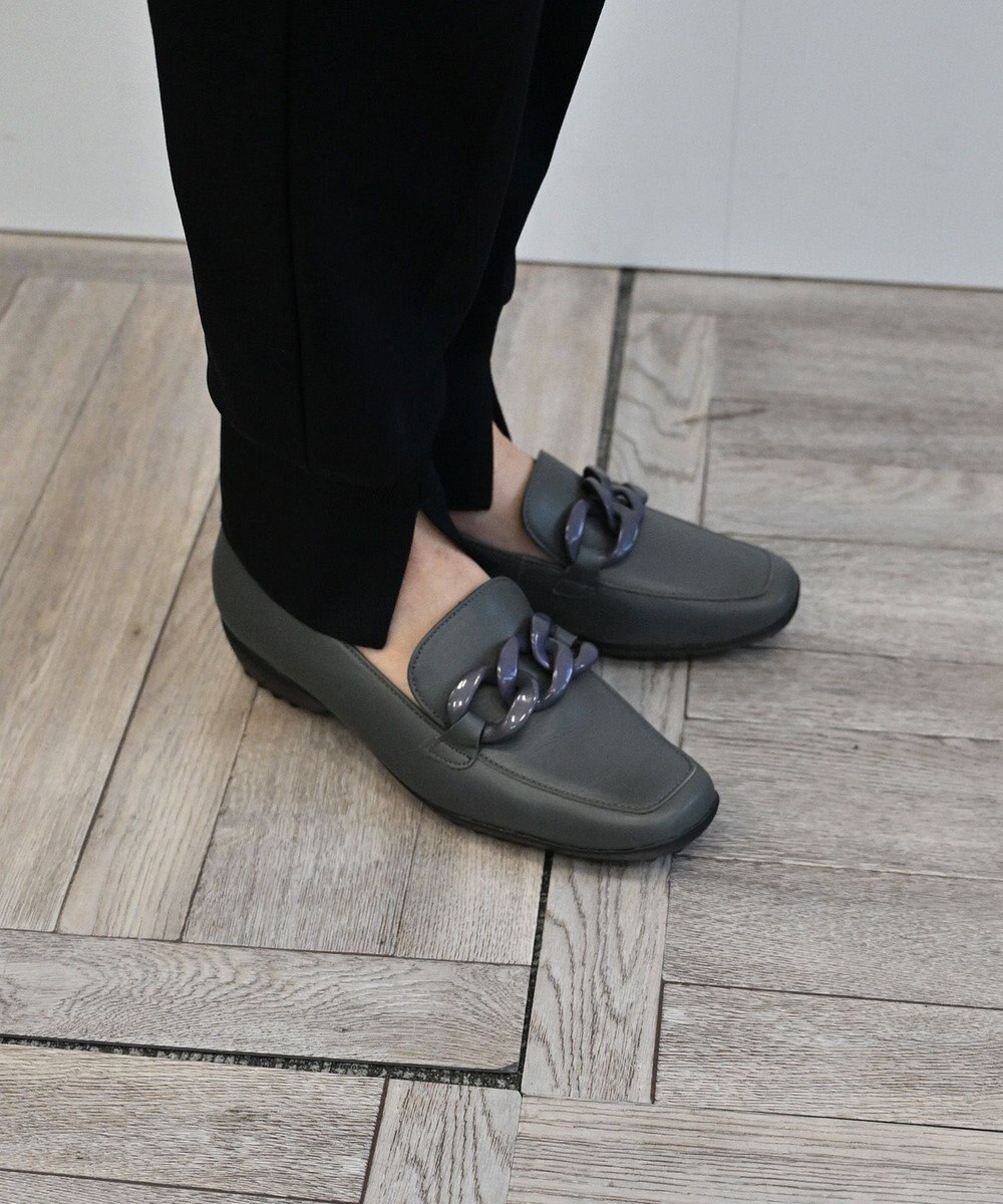 Pointer 【石岡真実さん着用】日本製 本革超軽量チェーンモチーフローファー 