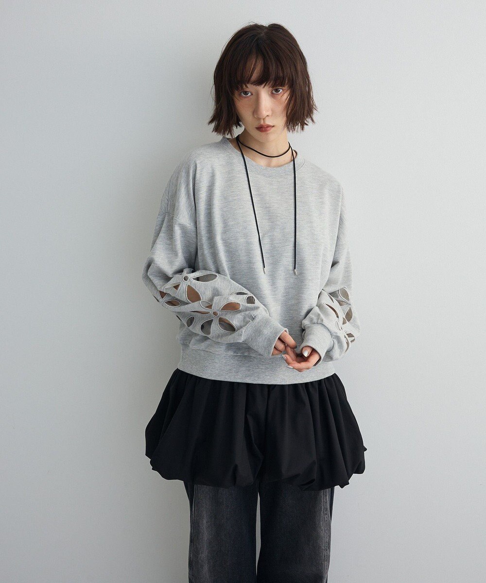 Green Parks フラワーくり抜き刺繍スウェットプルオーバー 