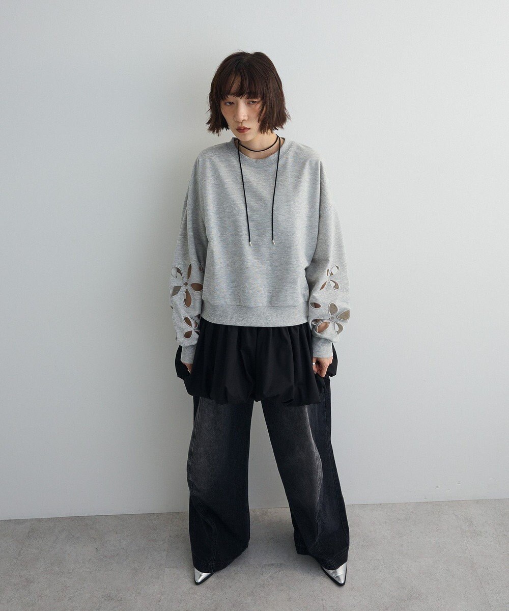 Green Parks フラワーくり抜き刺繍スウェットプルオーバー 