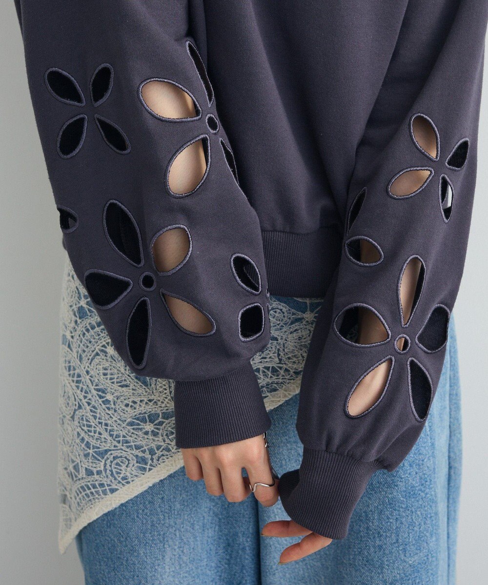 Green Parks フラワーくり抜き刺繍スウェットプルオーバー 