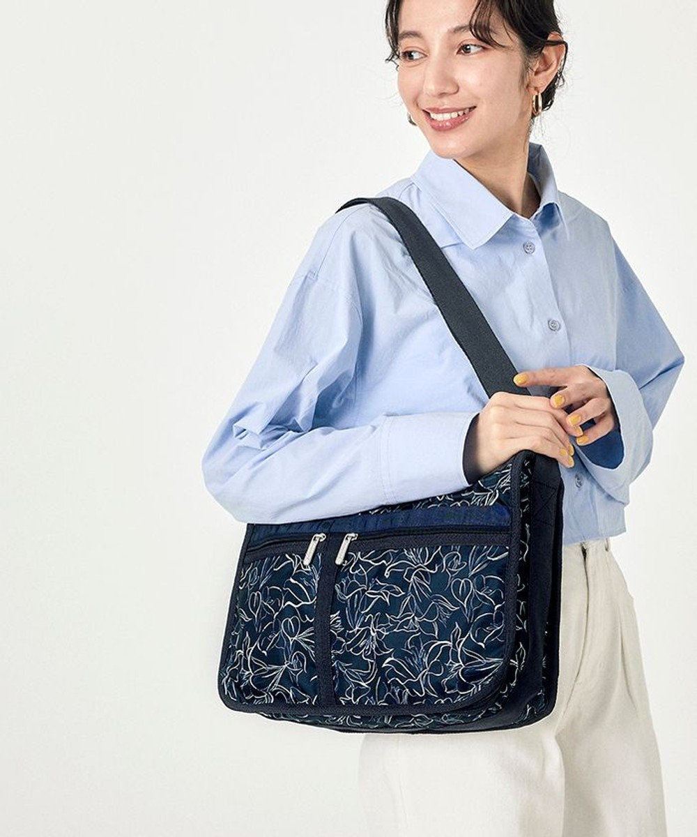 LeSportsac DELUXE EVERYDAY BAG/スケッチフローラルネイビー スケッチフローラルネイビー