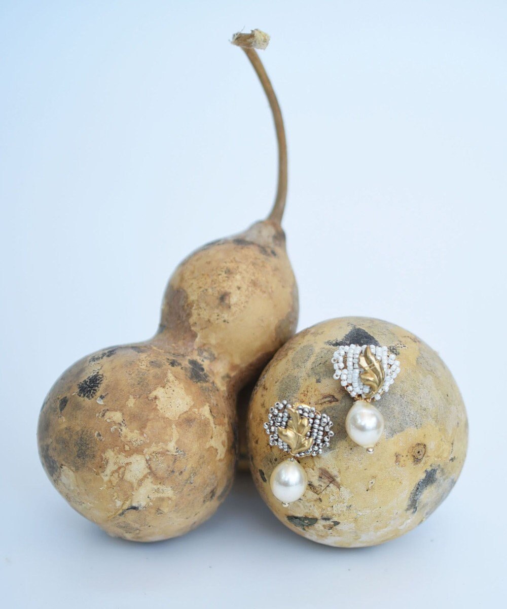 monshiro シュウメイギクプチ ピアス（ホワイト） 