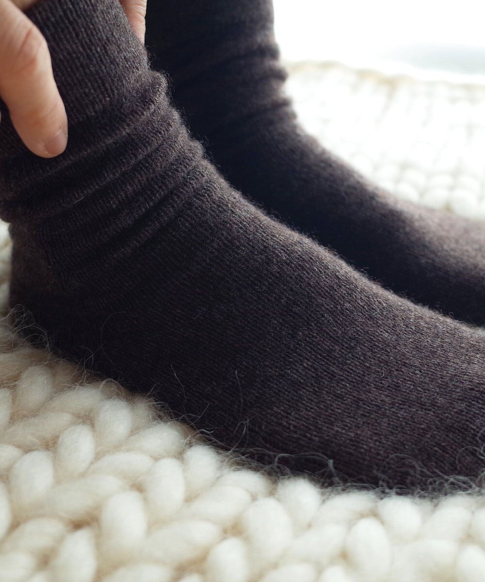 AND WOOL 〈上質な素材と手仕事から生まれた優しいニット〉カシミヤウール靴下 