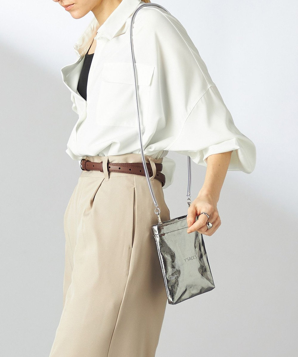 Y'SACCS PVCメタリックショルダーバッグ 