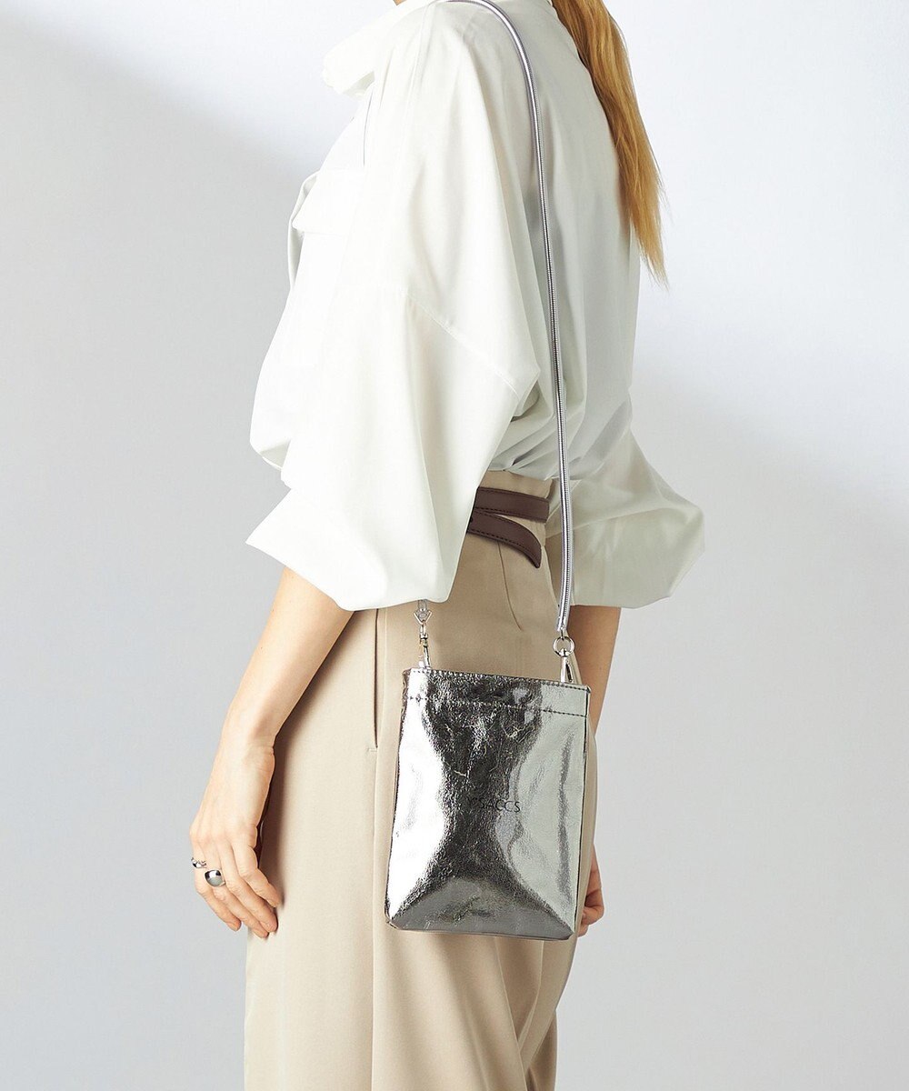 Y'SACCS PVCメタリックショルダーバッグ 