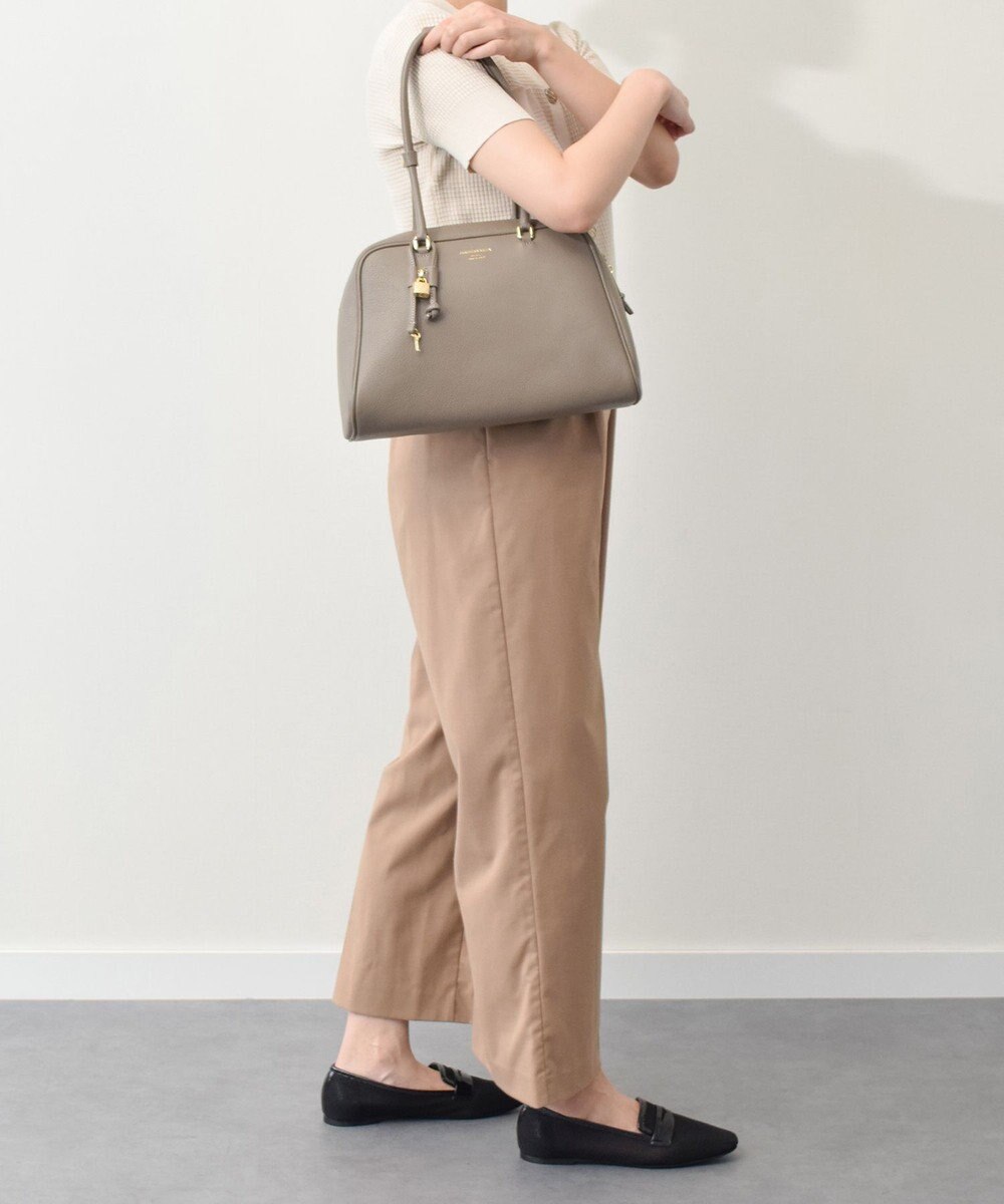 INTER-CHAUSSURES 【CHRISTIAN VILLA】チャーム付きシュリンクレザーハンドバッグ 