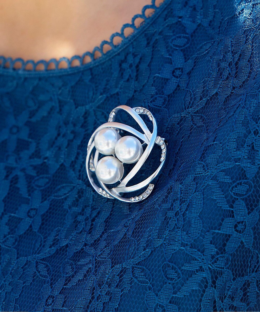 Tiaclasse 3粒パールブローチ 