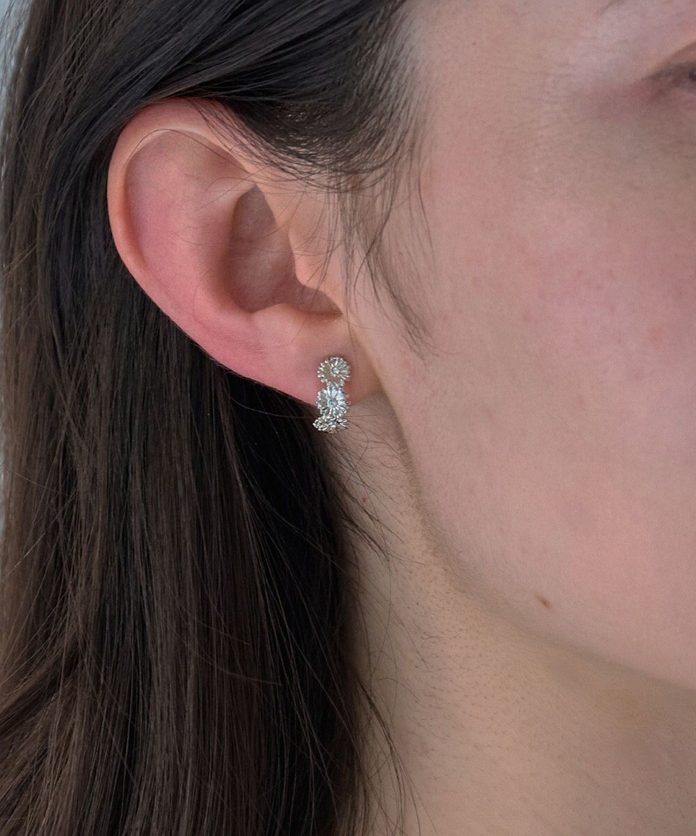 Phoebe 【痛くないシリーズ/金属アレルギー対応】マーガレットフラワーフープライトフィットイヤリング　シルバー 