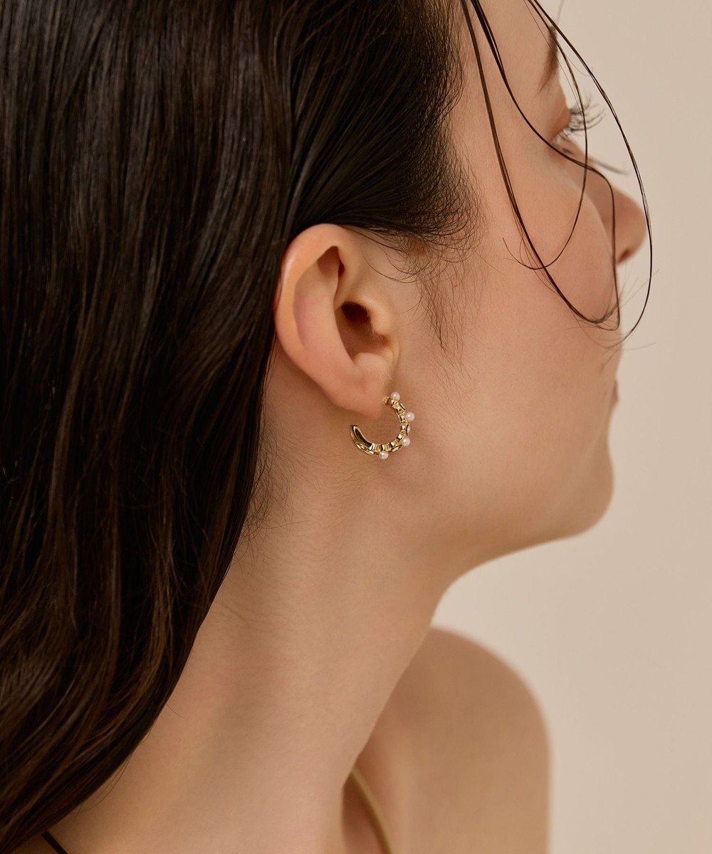 Phoebe 〈金属アレルギー対応〉ダブルラインパールビジューフープピアス　ホワイト/ニッケルフリー 