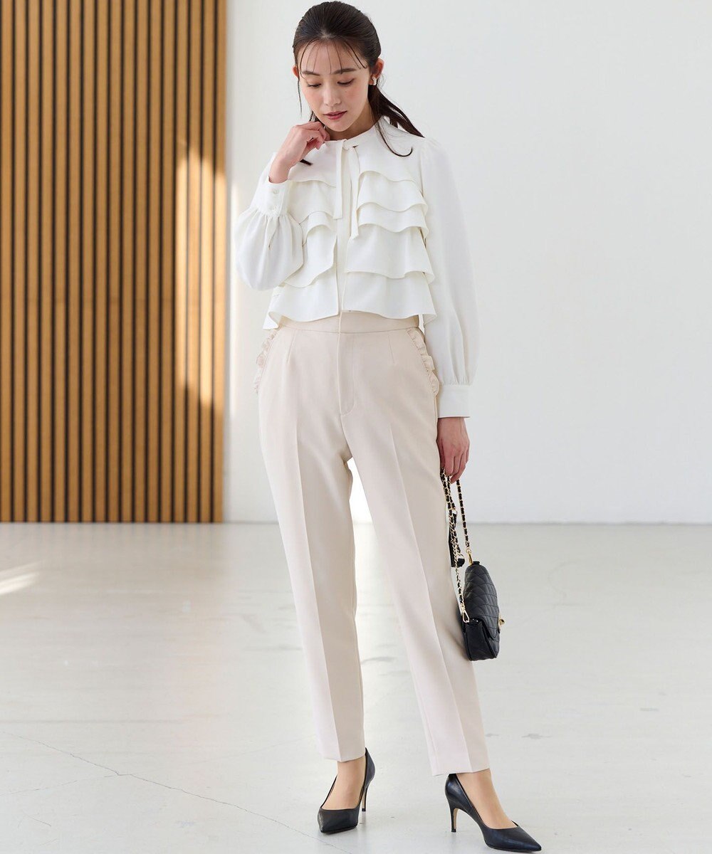 組曲 L 【KUMIKYOKU NAVY】コンフォータブルドレープ フリルテーパードパンツ 