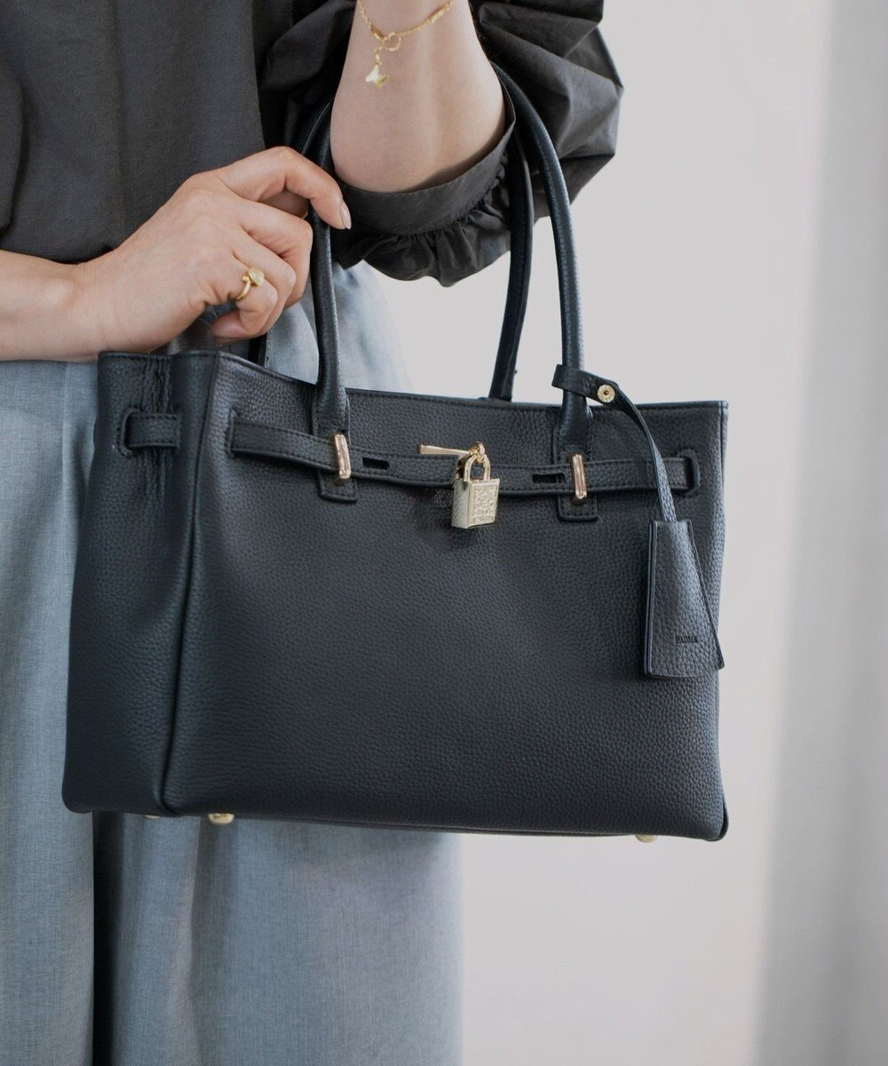 style code 【PADMA/パドマ】 キーチャーム付 本革ベルトデザインハンドバッグ 