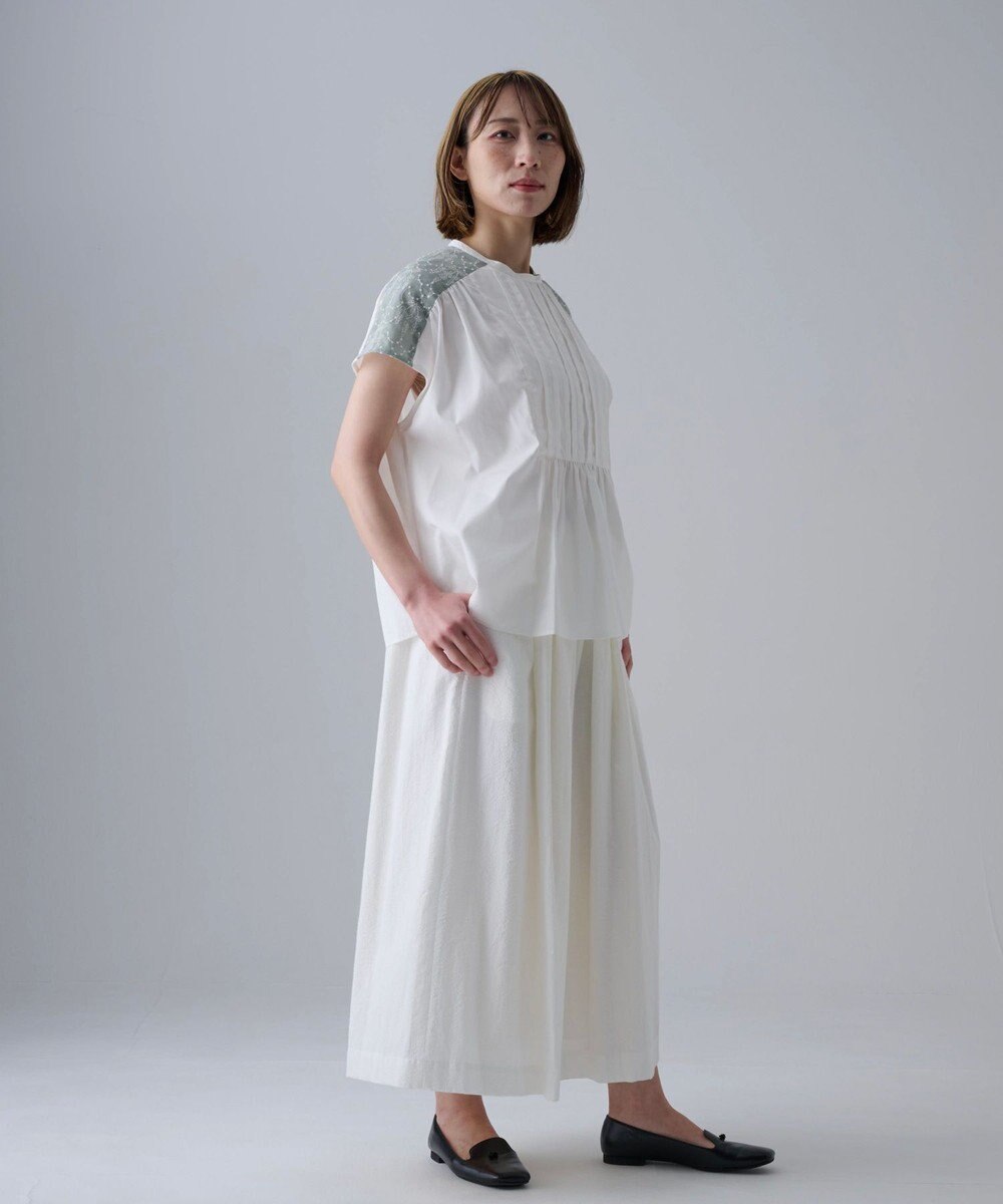 muuc 〈遠州織物の工場で織られた上質な涼しいコットン生地〉イラカ刺繍 フロントタック フレンチスリーブ ブラウス 