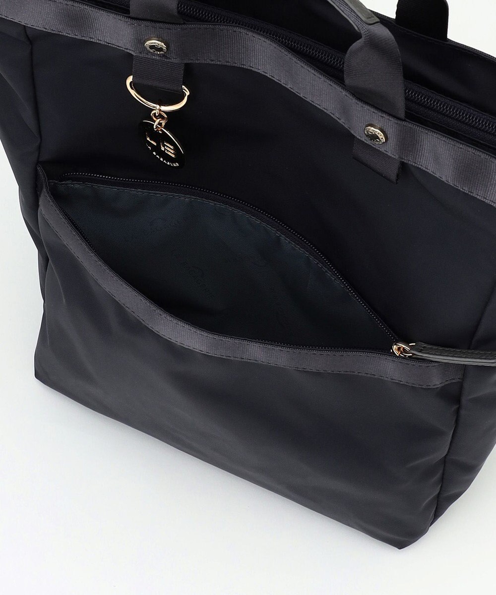 LA BAGAGERIE チャーム付き　ナイロンスクエアリュック 