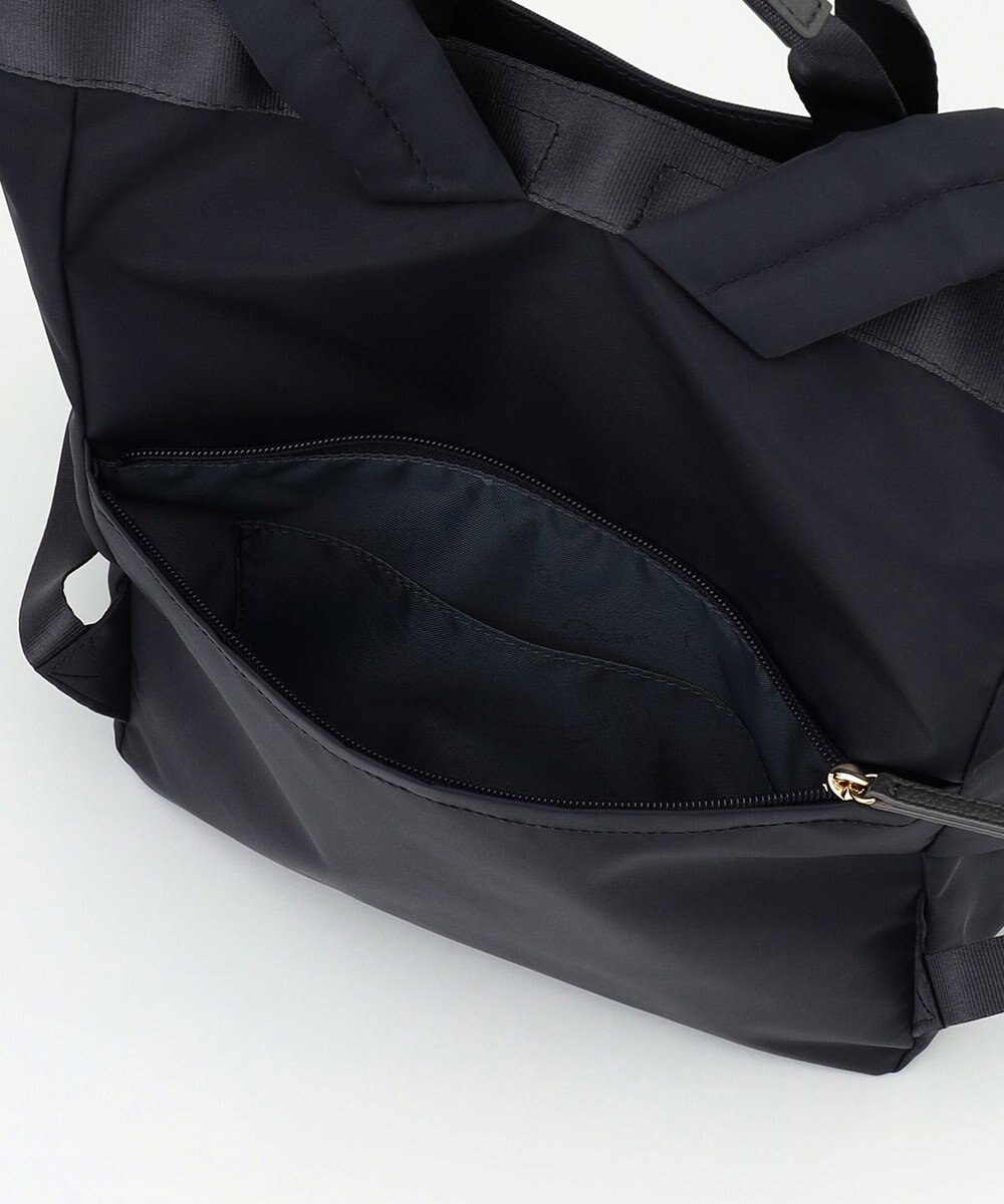 LA BAGAGERIE チャーム付き　ナイロンスクエアリュック 