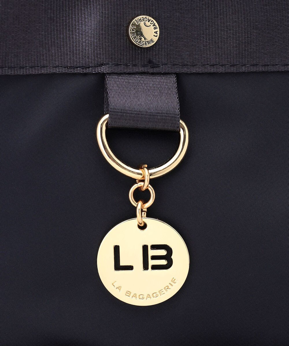 LA BAGAGERIE チャーム付き　ナイロンスクエアリュック 