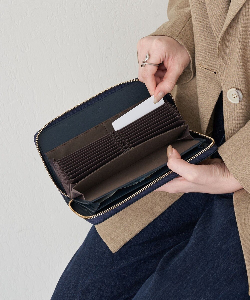 russet エンボスモノグラム多機能ウォレット(SO-448) 