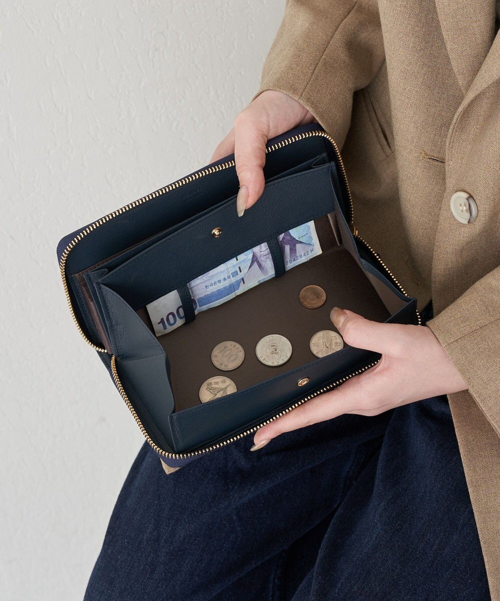 russet エンボスモノグラム多機能ウォレット(SO-448) 