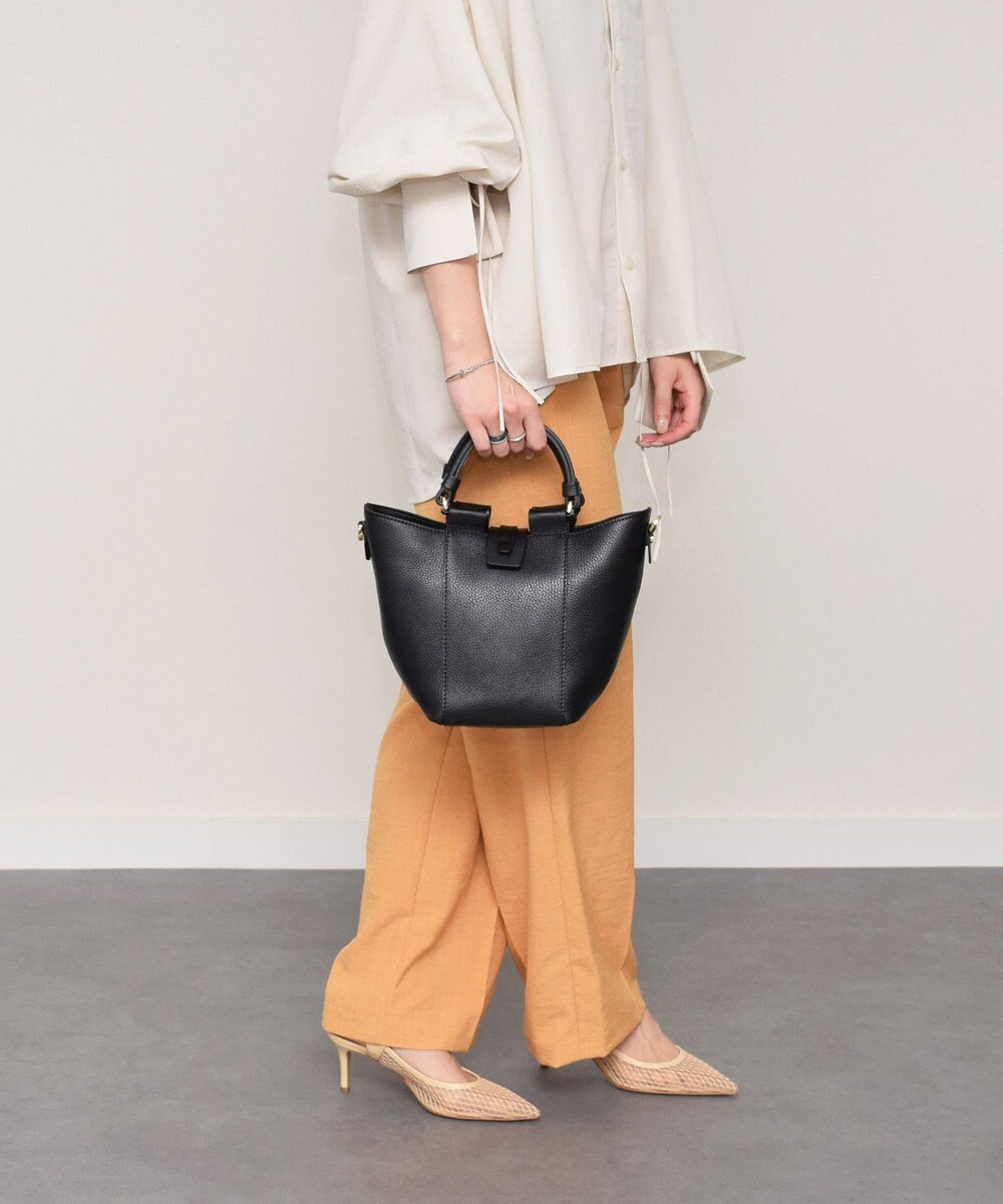 INTER-CHAUSSURES 【LORISTELLA】レザーハンドルハンドバッグ 