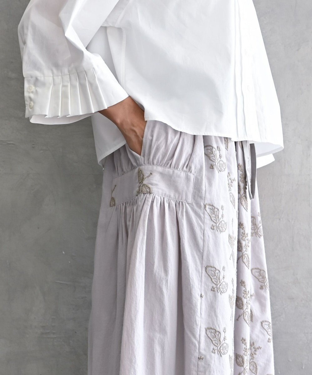 muuc 〈コットン100%〉〈綿ローン生地〉〈ふんわり柔らかな肌触り〉梅小花刺繍 ギャザースカート 