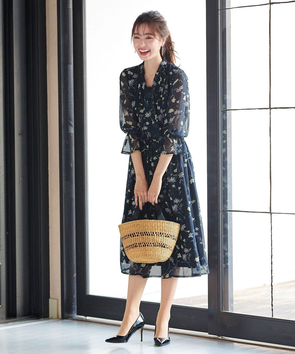 Tiaclasse 【洗える】程良い透け感のプリントボウタイワンピース 