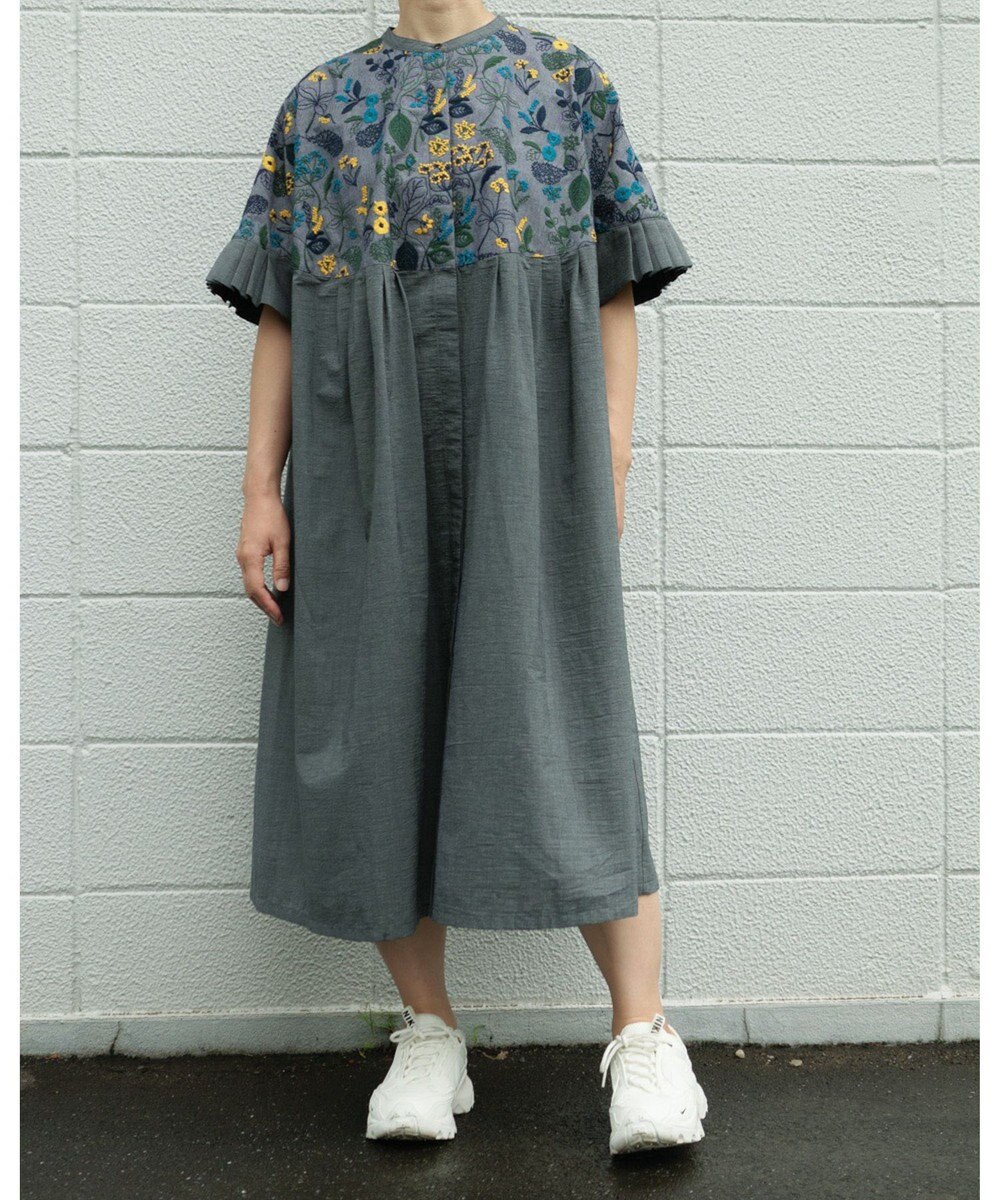 muuc 筆記帳刺繍ヨーク切り替えワンピース〈国産・muucオリジナル総柄刺繍〉〈オーガニック綿〉〈前開き・羽織にも〉〈3シーズン春夏秋〉 