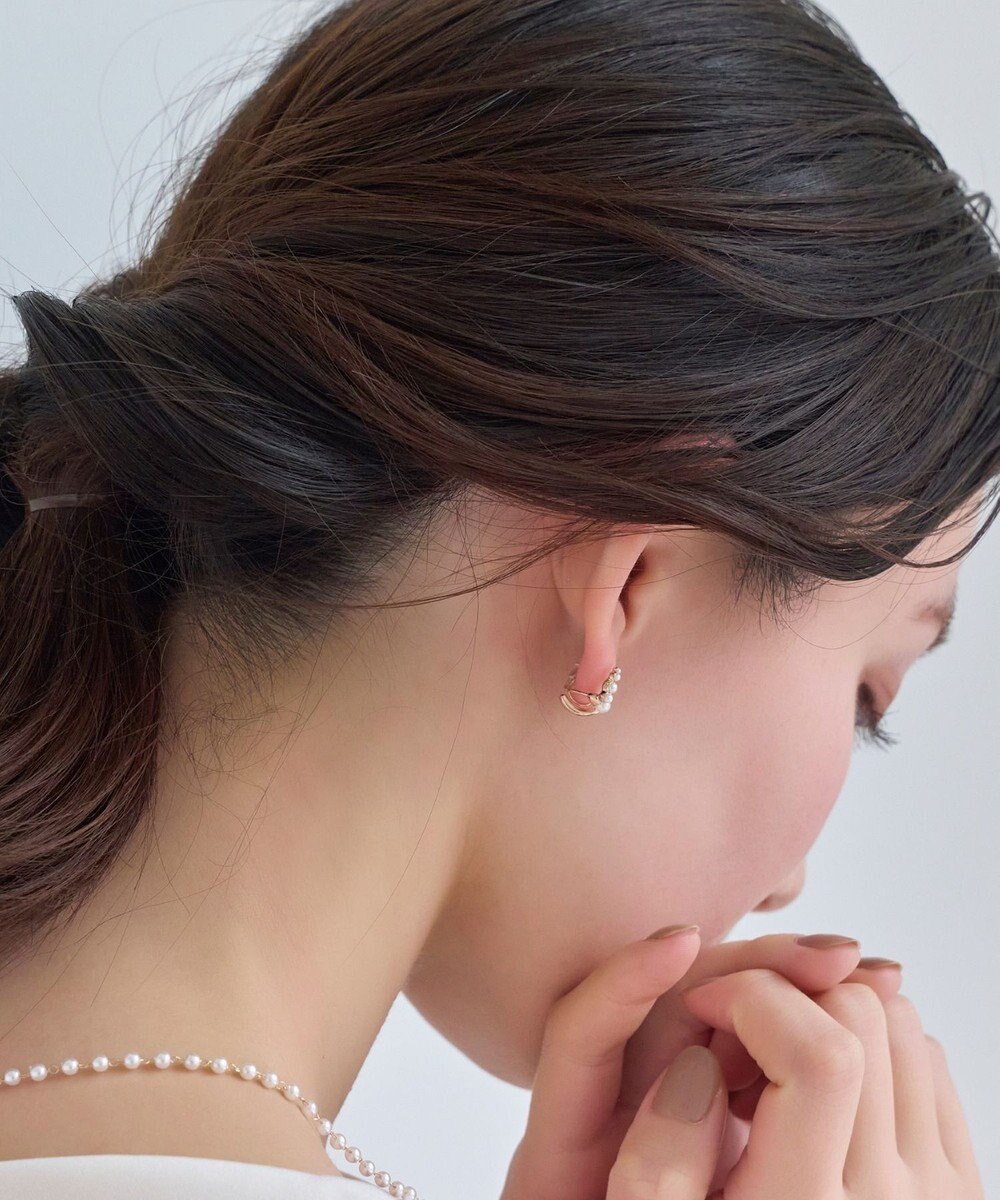 Phoebe 【痛くないシリーズ】ミルキーウェイパールフロートライトフィットイヤリング　シャンパンゴールド 