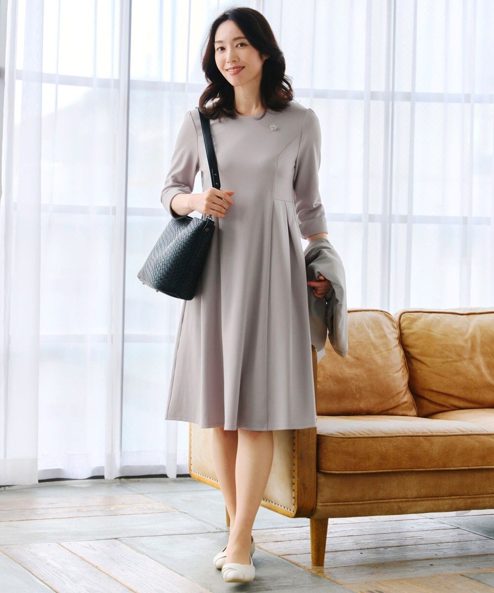 Tiaclasse 【UVカット・吸水速乾】 “きれい見え” カットソータックフレアワンピース 