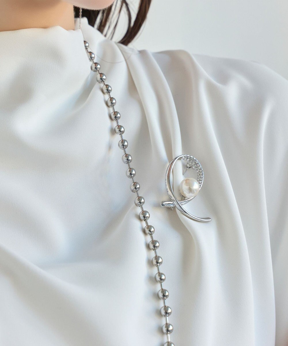 Phoebe クロスカーブパールビジューブローチ　シルバー 