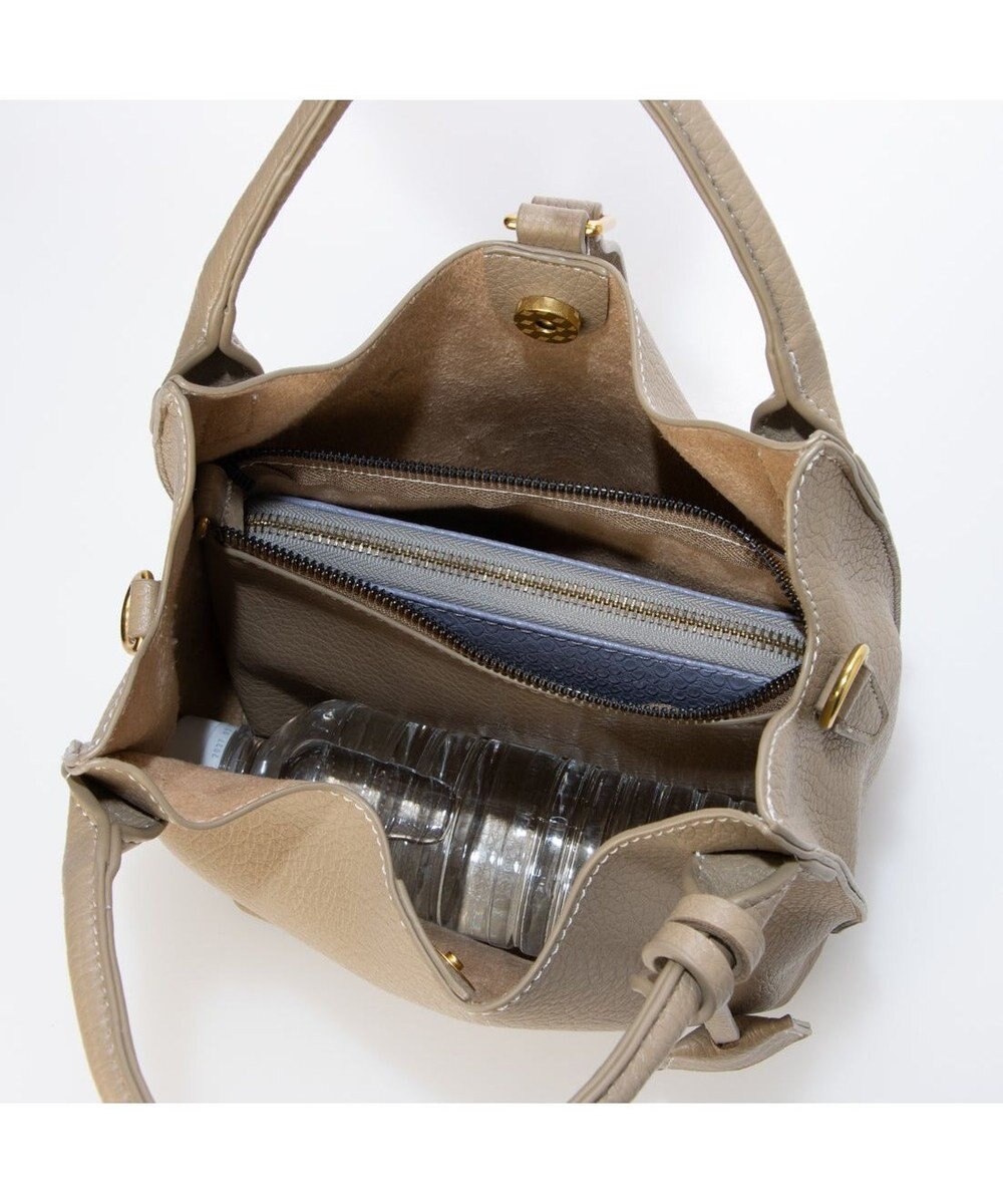 UNBILLION カシュカシュ cachecache / 1枚革風ショルダーベルト付ディテールトート 
