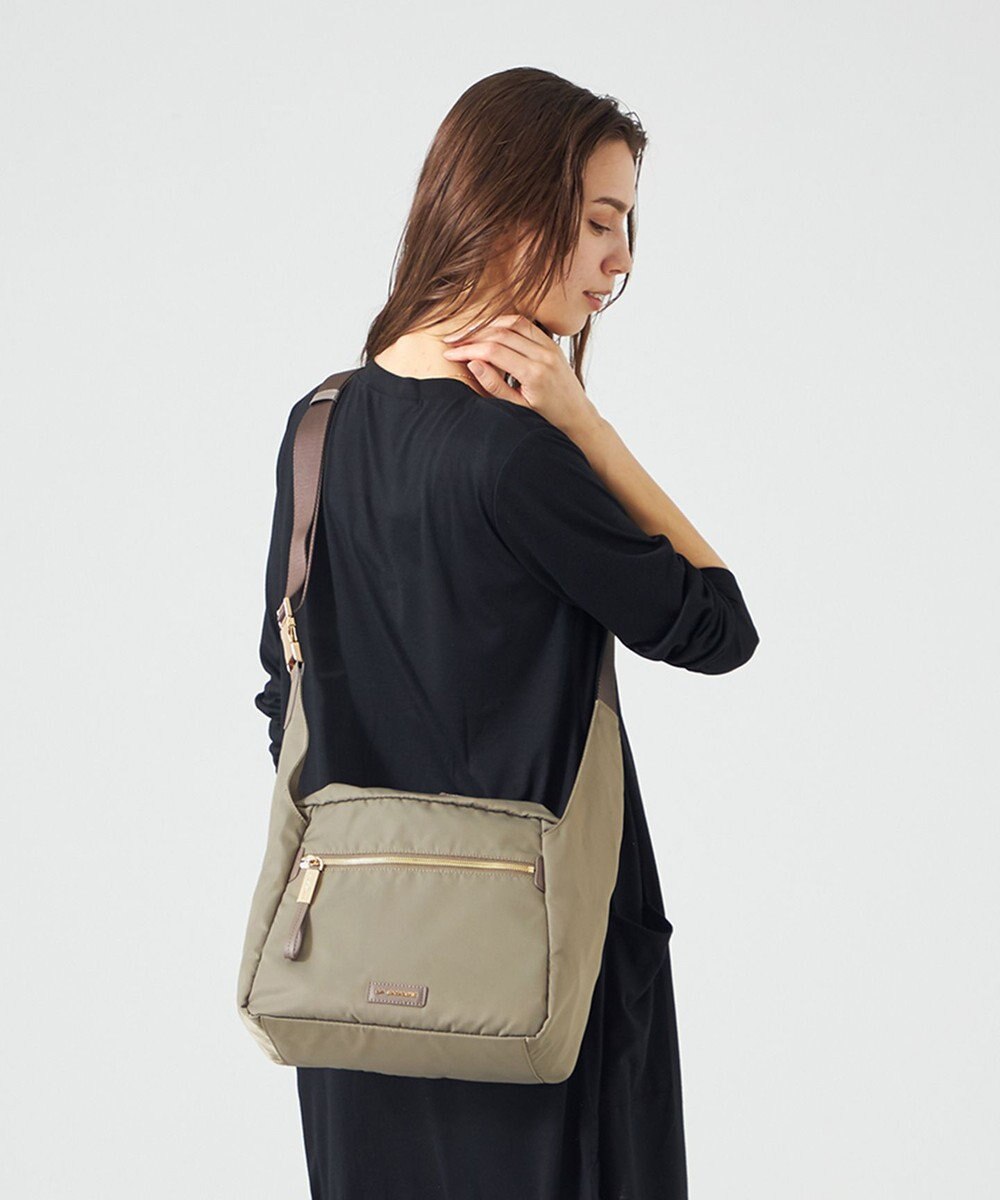 LA BAGAGERIE メタルバックル　ボックスショルダー　Sサイズ 