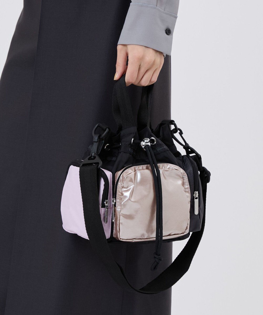 LeSportsac CONV DRAWSTRING CRSSBDY/ブラック/ローズゴールドシャイン/ピンク 