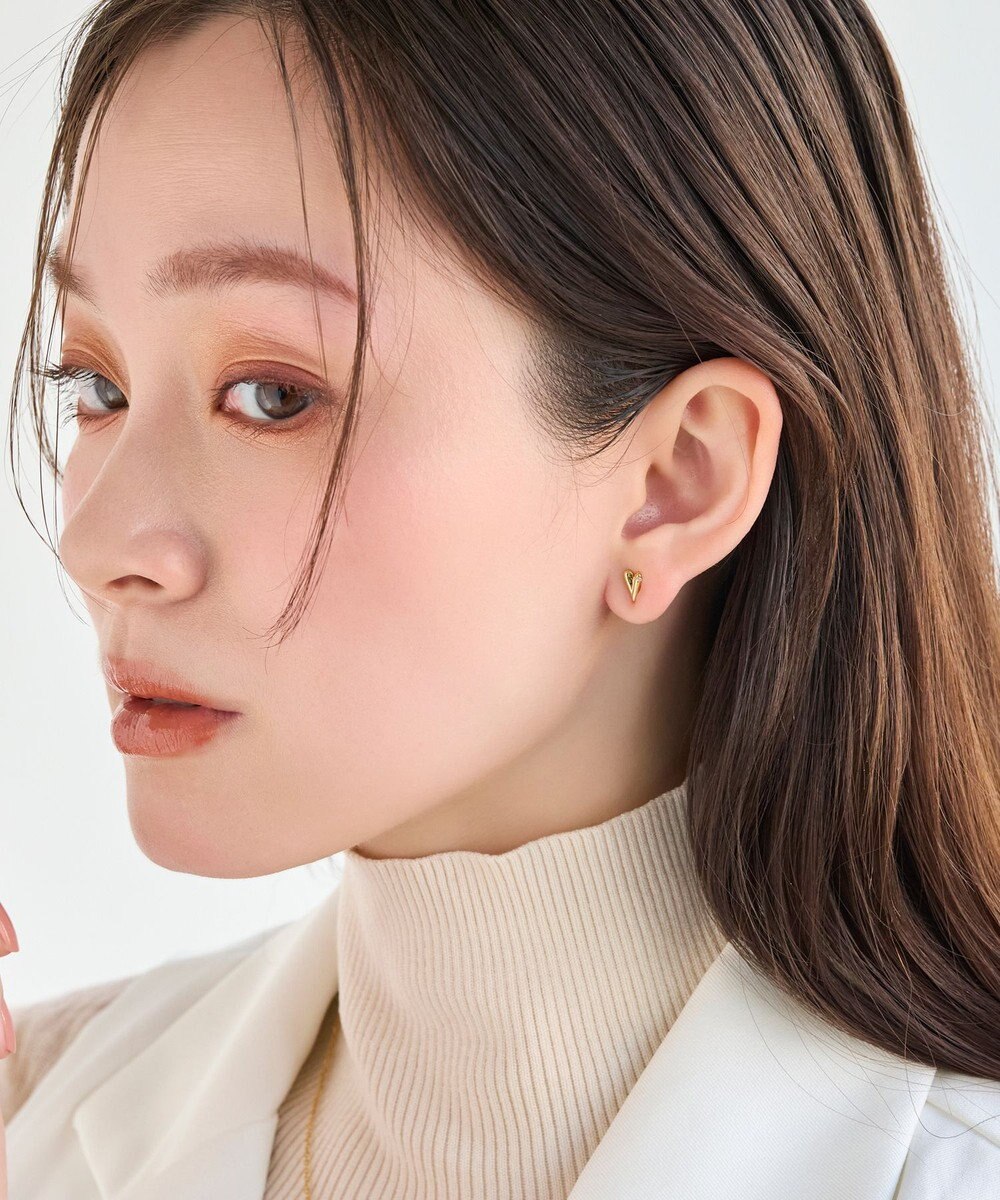 Phoebe 【金属アレルギー対応】ハートリーフセラミックピアス　ゴールド/ニッケルフリー（片耳） 