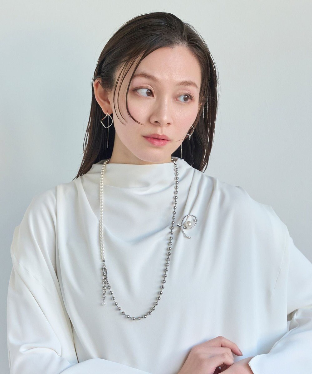 Phoebe クロスカーブパールビジューブローチ　シルバー 