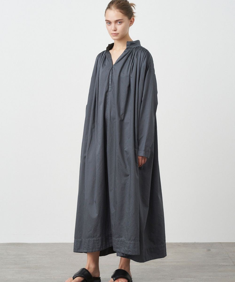 ATON MICRO COTTON SATIN | ギャザードレス CHARCOAL GRAY