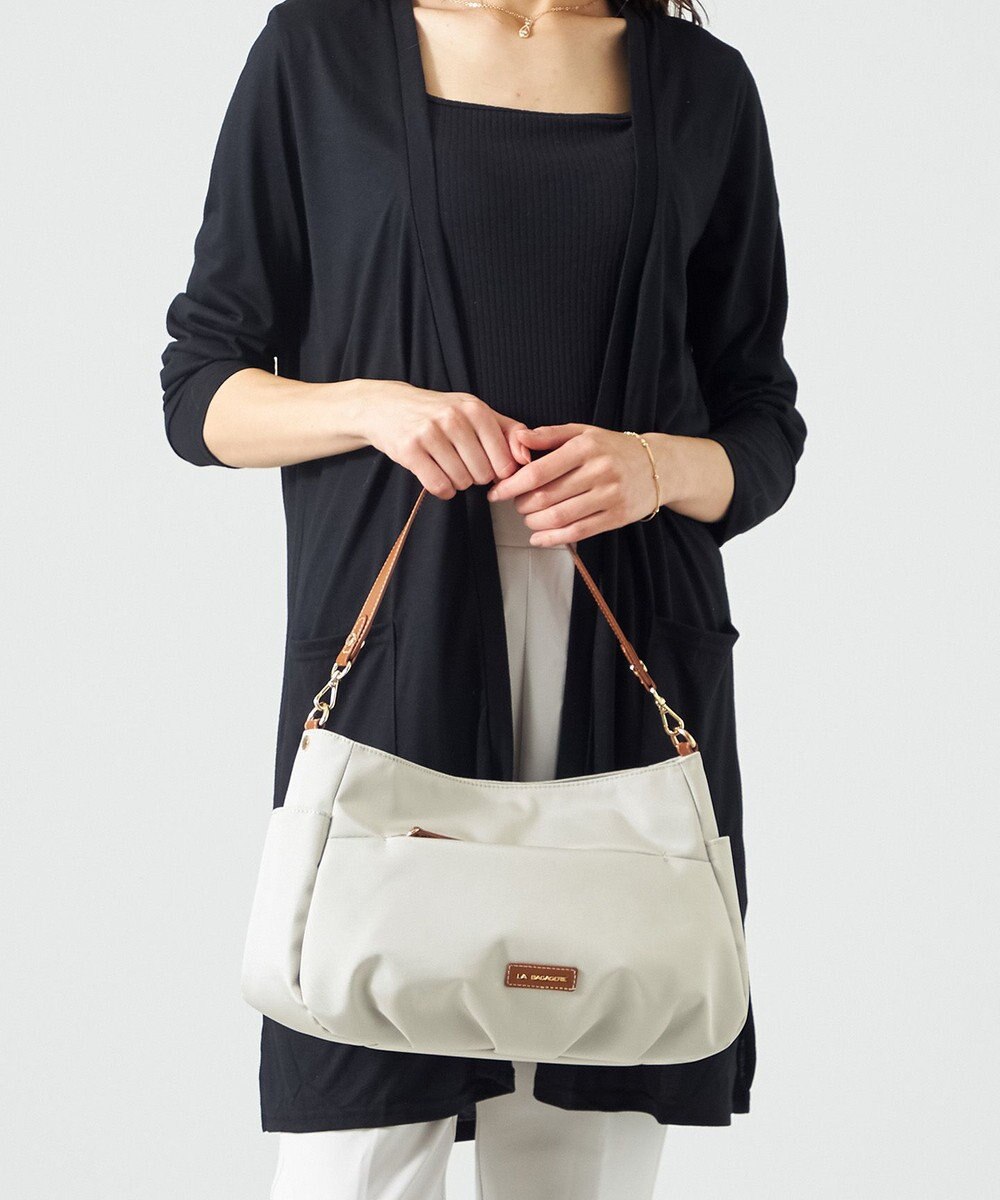 LA BAGAGERIE ポリエステルキャンバス　タックショルダー 
