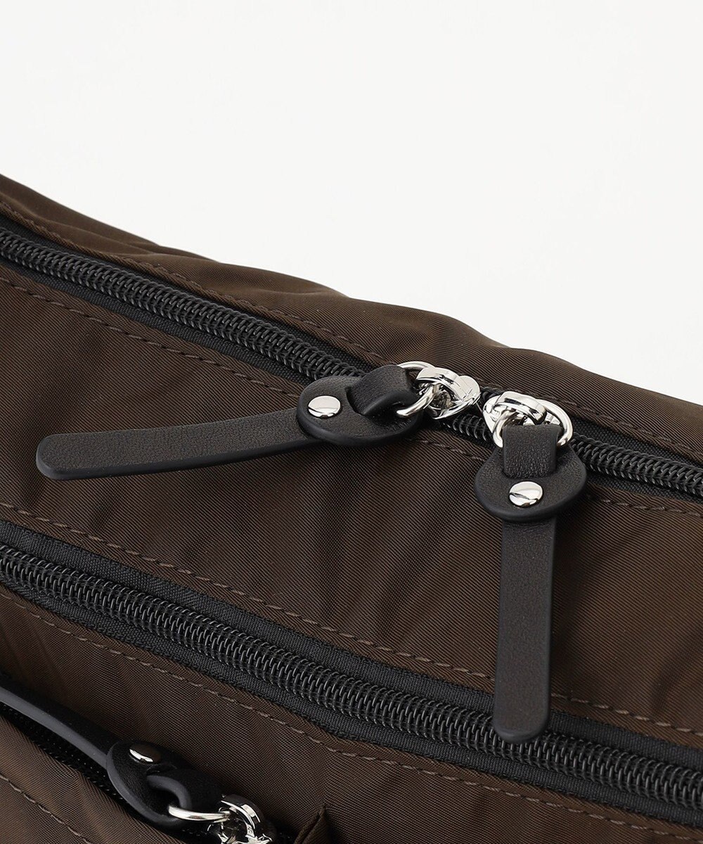 Y'SACCS トリプルポケットベーシックショルダー 