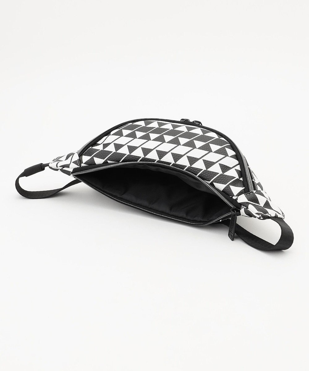 23区GOLF 【UNISEX】フラッグ総柄ボディバッグ　ラウンドにもタウンユースにも使える！ 