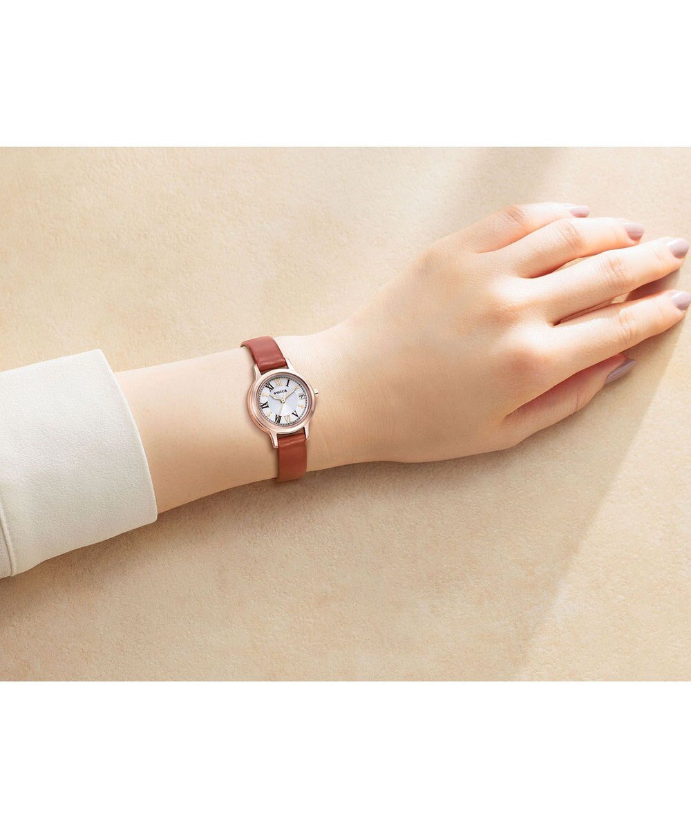 CITIZEN 【クラシカルなソーラーテックモデル】小ぶりなケースに赤いバンドがアクセントの腕時計 