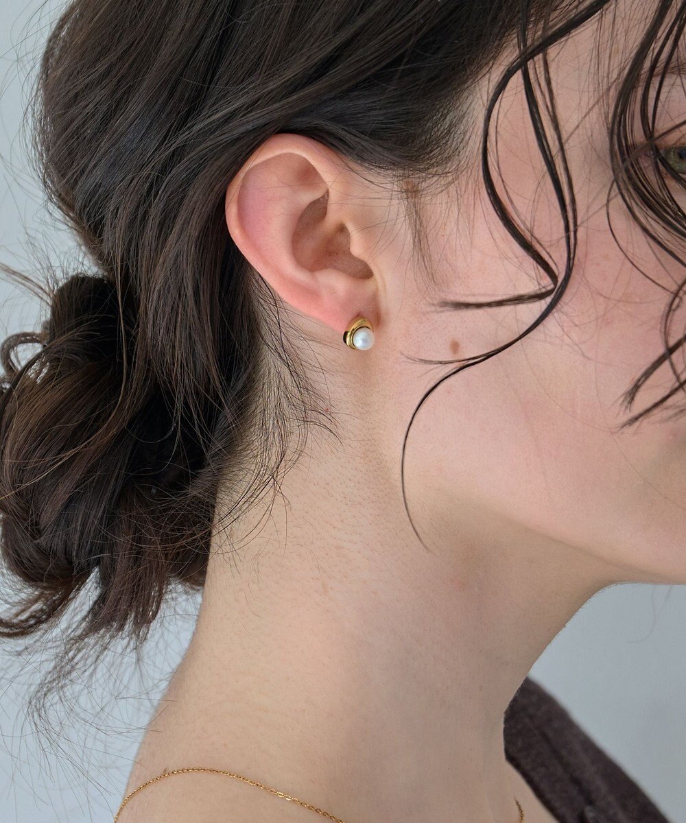 Phoebe 〈金属アレルギー対応〉ニュアンスメタルドロップパールピアス/ゴールド　淡水パール/天然パール 