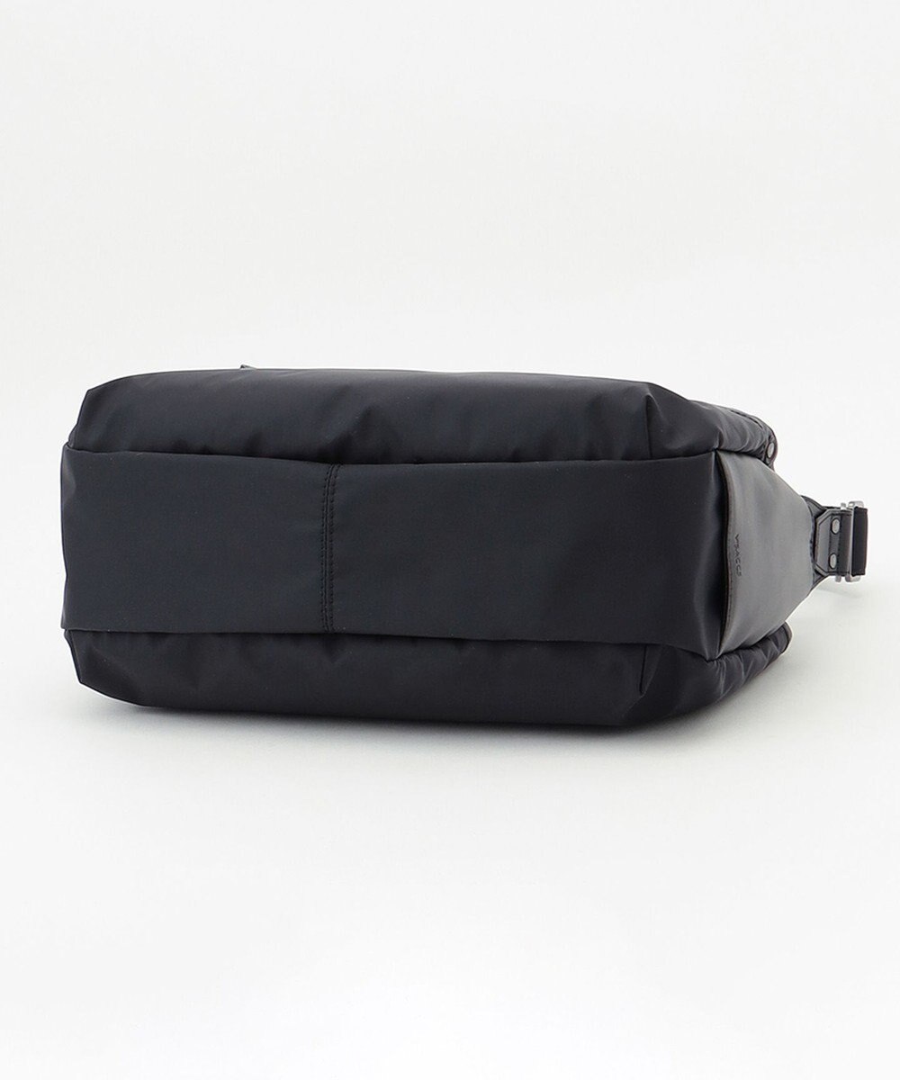 Y'SACCS 【ナイロンタフタ×リサイクルレザー】デイリーショルダー　Mサイズ 