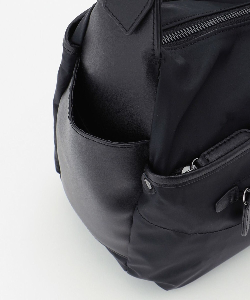 Y'SACCS 【ナイロンタフタ×リサイクルレザー】デイリーショルダー　Mサイズ 