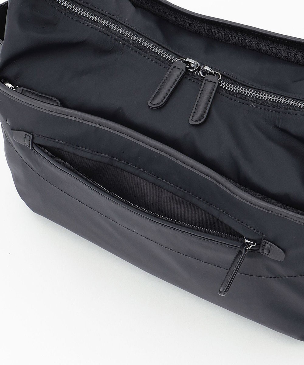 Y'SACCS 【ナイロンタフタ×リサイクルレザー】デイリーショルダー　Mサイズ 